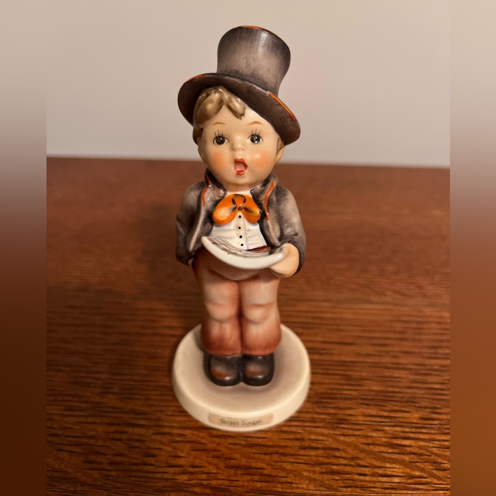 Goebel Hummel Street Singer
